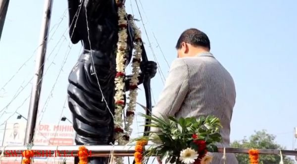 All administrative officers including DC paid homage to Lord Birsa on his 150th birth anniversary.