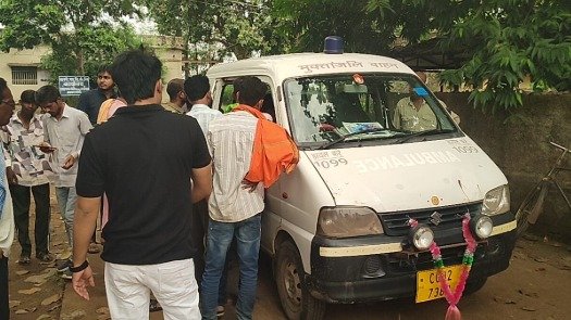 Gariaband: 8-year-old boy dies after being hit by high-tension wire, family surrounds electricity office