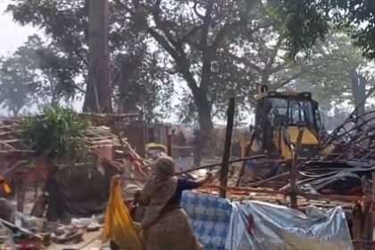Haridwar: 'Yellow paw' roars on Kumbh Mela land, illegal encroachments removed in collaboration with UP Irrigation Department