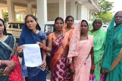 Balod: Women sanitation workers face financial crisis, haven't received their salaries for seven months, celebrate Diwali in dire straits