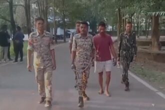 Mahendra Diwan, a notorious accused who had escaped from Dantewada district jail, was arrested.