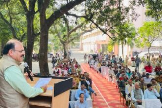 MLA Bhagwandas Sabnani administered oath to the members of Madhya Pradesh Secondary Education Board Employees Union.