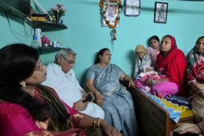 Durg sterilization scandal: After the death of two women, the Congress investigation team reached the spot, met the family members and gathered complete information.