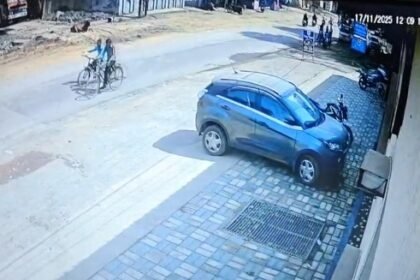 Who were those seven people? Posing as IT officers, they entered the home of a renowned pathologist in Dhamtari and conducted a 1.5-hour investigation, causing panic in the city.