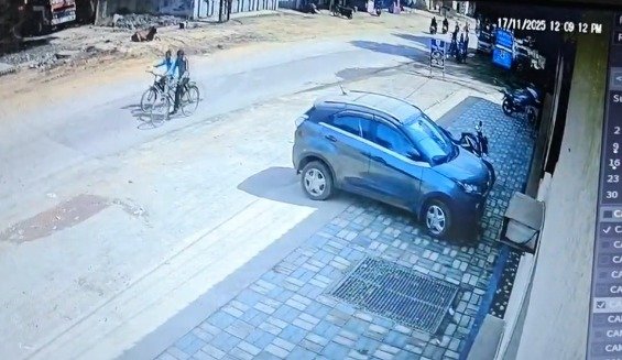 Who were those seven people? Posing as IT officers, they entered the home of a renowned pathologist in Dhamtari and conducted a 1.5-hour investigation, causing panic in the city.