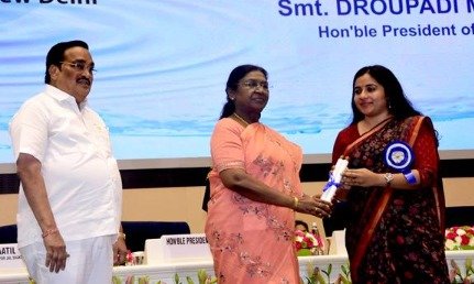 President Draupadi Murmu honored Guna Municipal Body for its best initiative in the field of water conservation.