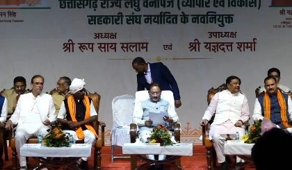 Raipur: Chief Minister Vishnu Dev Sai reached the Medical College auditorium, swearing-in ceremony of the new President-Vice President of the Minor Forest Produce Association.