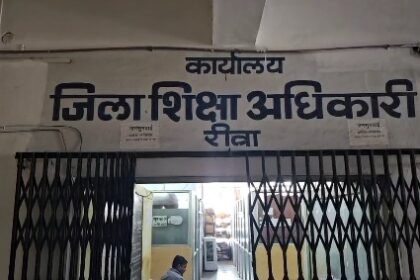 Dead bodies are present! The Rewa-Mauganj education department has shamefully issued notices to deceased teachers.