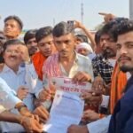 Bemetara: Uproar and road blockade over the death of a cow in the tehsil office premises, demand for action against the guilty officials intensifies