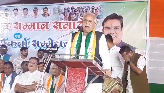 EOW-ACB raid in Dhamtari creates stir, Bhupesh Baghel says government is intimidating people