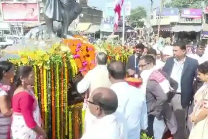 150th Birth Anniversary of Bhagwan Birsa Munda: Governor Santosh Kumar Gangwar, Chief Minister Hemant Soren pay homage at the statue in Ranchi
