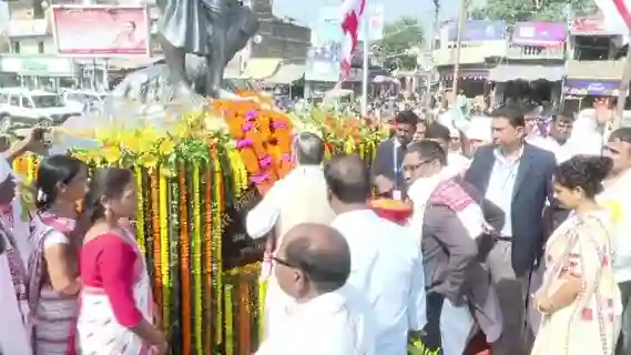 150th Birth Anniversary of Bhagwan Birsa Munda: Governor Santosh Kumar Gangwar, Chief Minister Hemant Soren pay homage at the statue in Ranchi