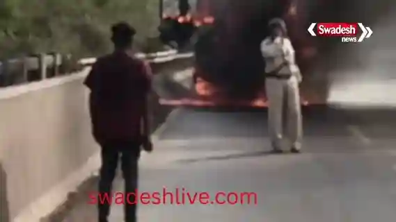 Durg Breaking: A truck traveling over the Kharun River caught fire, a major accident was averted due to the driver's presence of mind.
