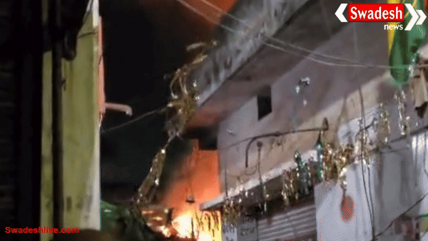 शहर में अज्ञात फायरमैन का आतंक, एक रात में कई वाहनों और घर में लगाई आग