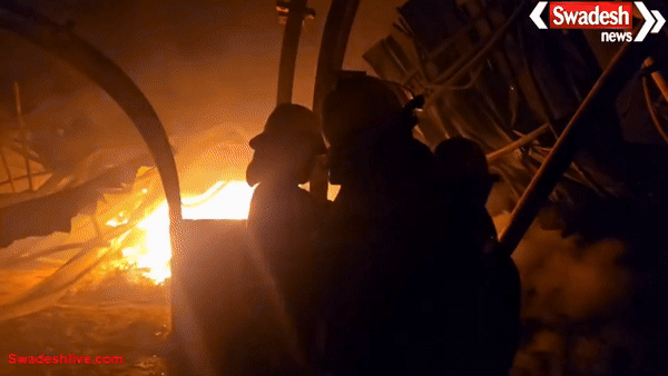 दुर्ग: कुम्हारी के मुर्मुदा गांव स्थित फोम फैक्ट्री में भीषण आग, लाखों का नुकसान