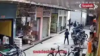 firozabad-dabang-bike-sawar-yuvak-par-hamla-cctv-viral
