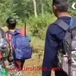 Naxalism suffers a major blow in Gariaband: 8 Naxalites carrying bounties worth lakhs surrender with their weapons before the IG.