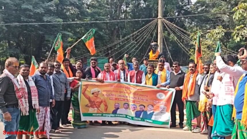 BJP organised a tribute programme by garlanding the statue of Birsa Munda.