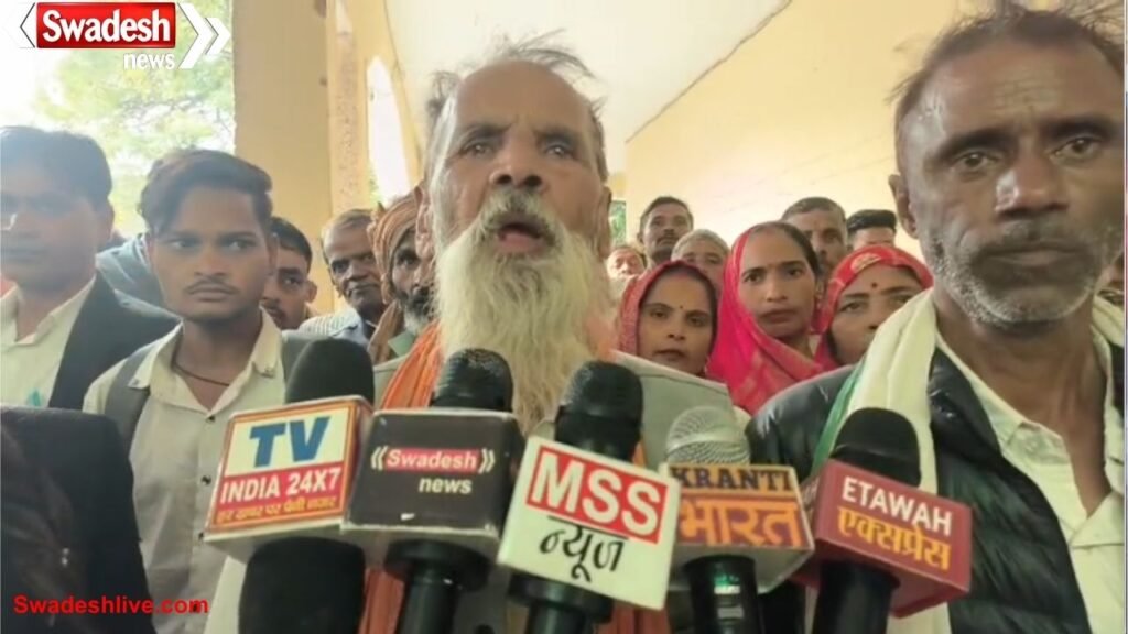 Etawah: Lekhpal and Kanungo beat up an old farmer after locking him in a room