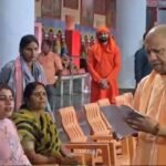 गोरखनाथ मंदिर में मुख्यमंत्री योगी आदित्यनाथ का जनता दरबार, 200 लोगों की सुनीं समस्याएं