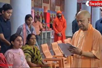 गोरखनाथ मंदिर में मुख्यमंत्री योगी आदित्यनाथ का जनता दरबार, 200 लोगों की सुनीं समस्याएं