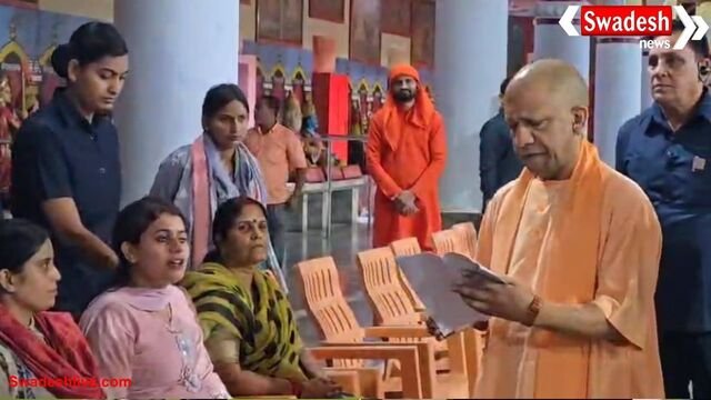 गोरखनाथ मंदिर में मुख्यमंत्री योगी आदित्यनाथ का जनता दरबार, 200 लोगों की सुनीं समस्याएं