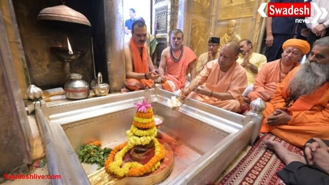 मुख्यमंत्री योगी आदित्यनाथ ने काशी विश्वनाथ और काल भैरव के किए दर्शन, सतुआ बाबा आश्रम में संतों से भेंट