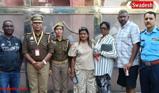 ताजमहल पर साउथ अफ्रीकी महिला पर्यटक साथियों से बिछड़ी, पुलिस ने 30 मिनट में मिलाया