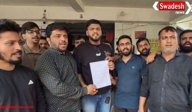 CG: दुर्ग में भगवान झूलेलाल पर अभद्र टिप्पणी के विरोध में सिंधी समाज का प्रदर्शन,थाने का घेराव कर की गिरफ्तारी की मांग