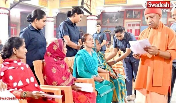 जरूरतमंदों को मिलेगा आवास, बेटियों की शादी में होगी मदद जनता दर्शन में सीएम योगी ने सुनी 200 लोगों की समस्याएं