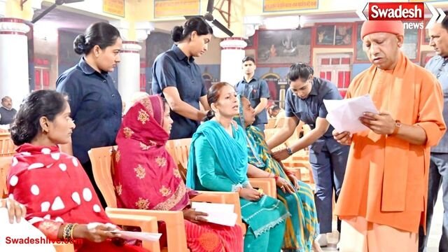 जरूरतमंदों को मिलेगा आवास, बेटियों की शादी में होगी मदद जनता दर्शन में सीएम योगी ने सुनी 200 लोगों की समस्याएं