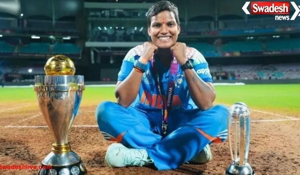 विश्व कप विजेता दीप्ति शर्मा का आगरा में 10 किलोमीटर लंबा रोड शो