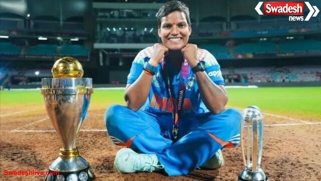 विश्व कप विजेता दीप्ति शर्मा का आगरा में 10 किलोमीटर लंबा रोड शो