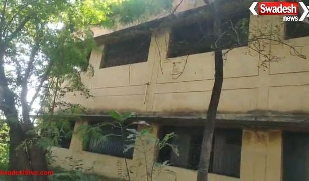 चिरमिरी में करोड़ों रुपए का भवन हो रहा खंडहर, प्रशासन की अनदेखी का शिकार