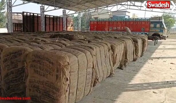 धान खरीदी केंद्रों के कर्मचारी चार सूत्रीय मांगों को लेकर हड़ताल पर, किसानों की बढ़ी मुश्किलें