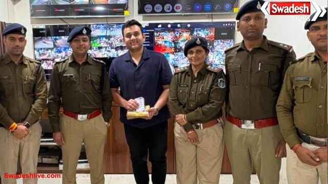 ग्वालियर में सर्राफा कारोबारी का थैला बरामद, पुलिस ने लौटाए गहने और नकदी