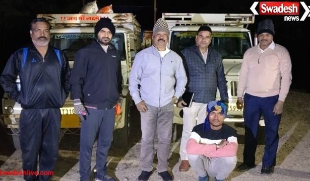 बलरामपुर: उत्तर प्रदेश से आ रही दो पिकअप जब्त, 200 बोरी अवैध धान बरामद