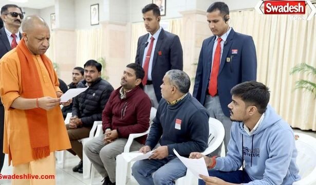 जनता दर्शन: मुख्यमंत्री योगी आदित्यनाथ ने 52 से अधिक फरियादियों से की मुलाकात