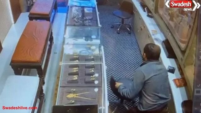 ग्वालियर ज्वेलरी शॉप फायरिंग: 10 मिनट में चलीं 25 गोलियां, बाजार बंद