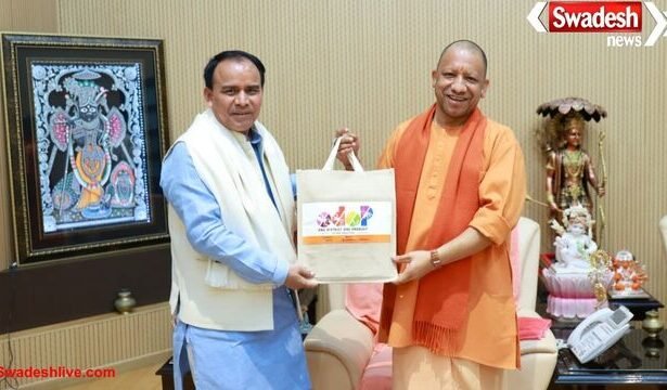 लखनऊ: उत्तराखंड सरकार के कैबिनेट मंत्री डॉ. धनसिंह रावत ने CM योगी से की मुलाकात