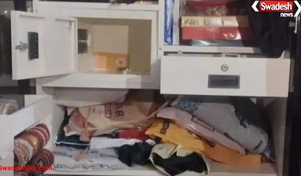 आगरा में बंद घर का ताला टूटा, लाखों की चोरी