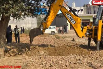 अवैध रूप से विकसित हो रही कॉलोनी पर चला बुलडोजर: ADA ने खासपुर मुस्तकिल में की बड़ी कार्रवाई