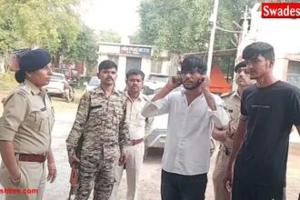 कट्टा लहराकर दहशत फैलाने वाले दो बदमाश गिरफ्तार, नगर में निकला जुलूस