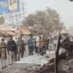 आगरा में रामबाग पुल के नीचे बनी दुकानों पर चला बुलडोजर, नगर निगम की बड़ी कार्रवाई