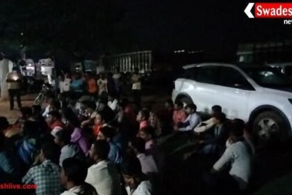 कुंडेल धान संग्रहण केंद्र के कर्मचारियों का प्रदर्शन जारी: एक साल से नहीं मिला पीएफ, ठेकेदार पर शोषण का आरोप