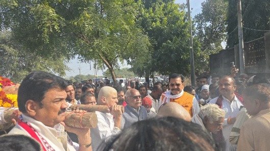 BJP leader Rajendra Singh Mokalpur, Minister Govind Singh Rajput participated in the last journey