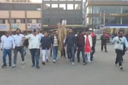 Bokaro: Fierce protest by displaced people and villagers on the statement of MP Dhulu Mahato