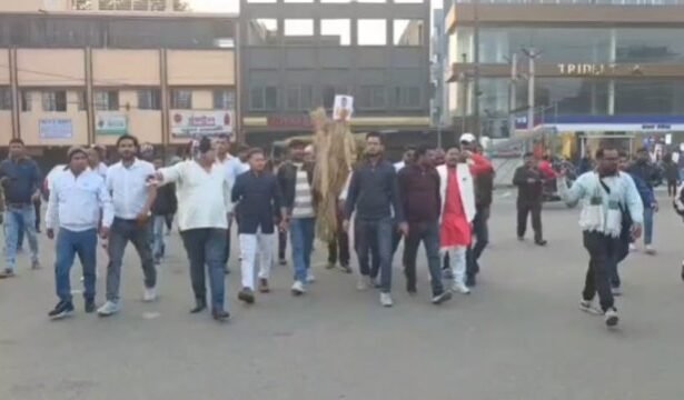 Bokaro: Fierce protest by displaced people and villagers on the statement of MP Dhulu Mahato