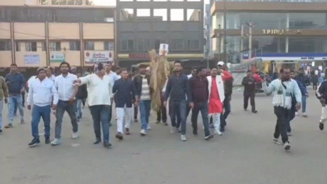 Bokaro: Fierce protest by displaced people and villagers on the statement of MP Dhulu Mahato