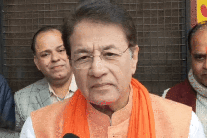 HAPUR: MP Arun Govil reached Hapur, distributed blankets to the poor in view of the cold.